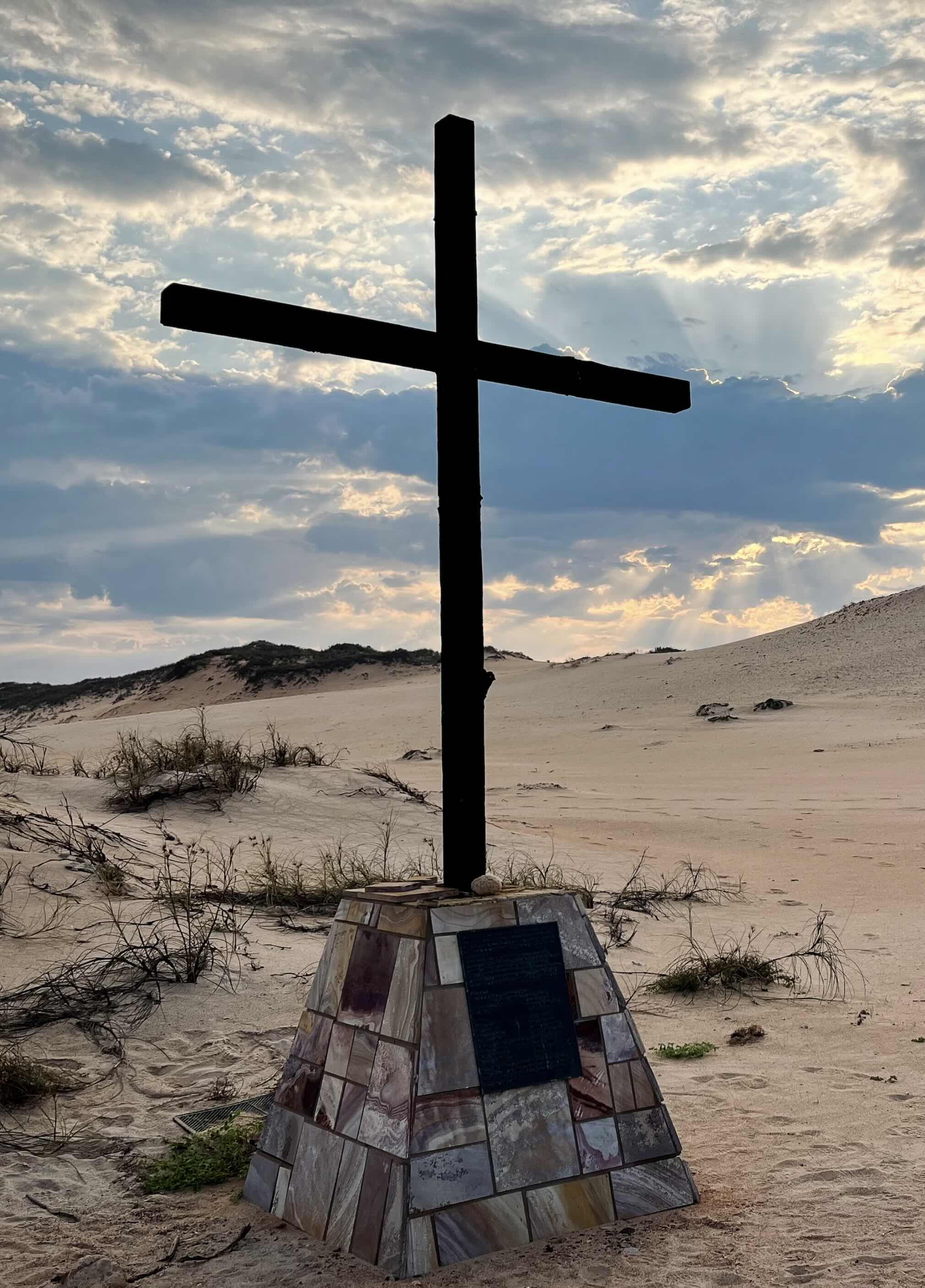 Het monument bij zonsondergang, zonder propeller en ring